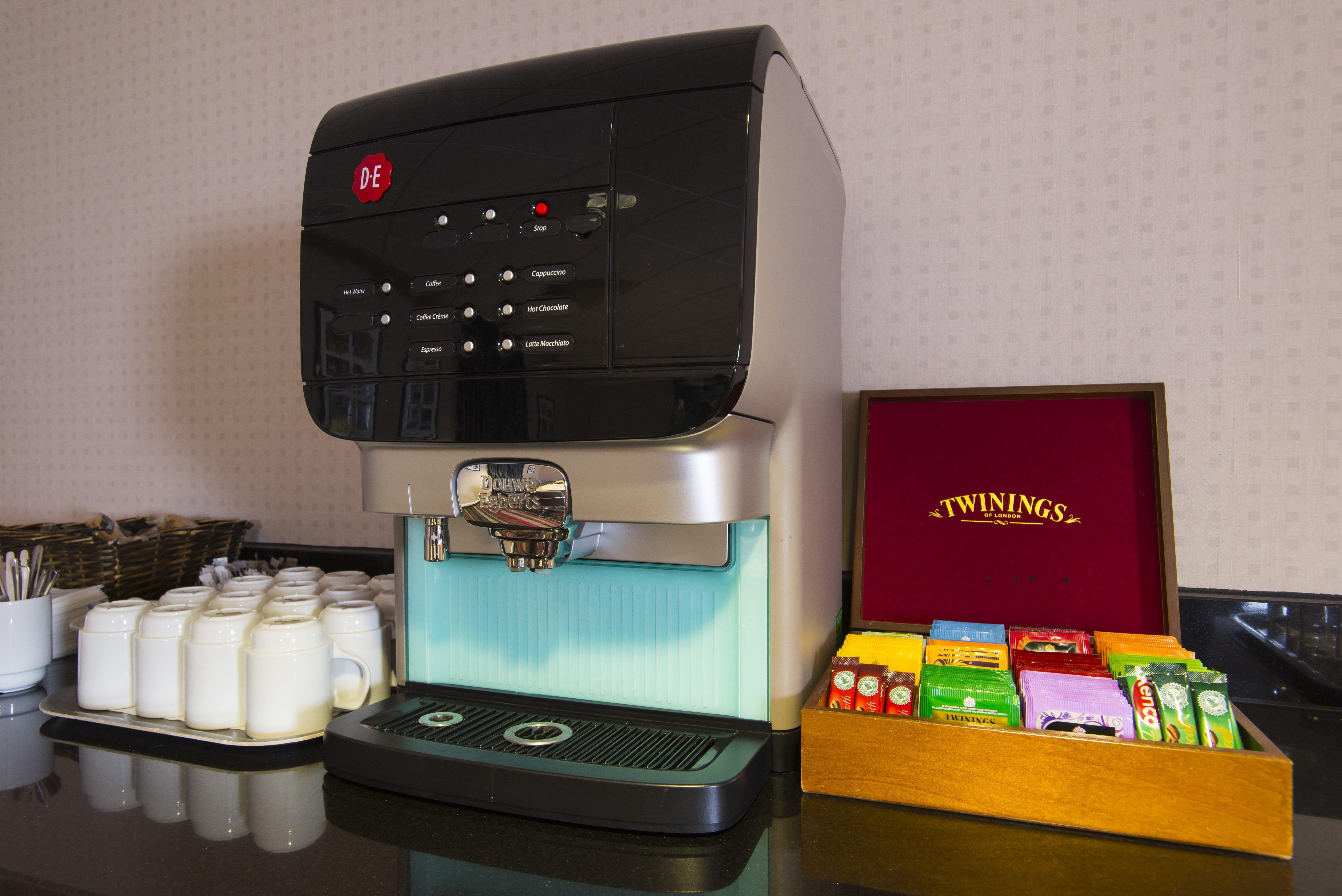 Holiday Inn Express London - Epsom Downs By Ihg Exteriör bild