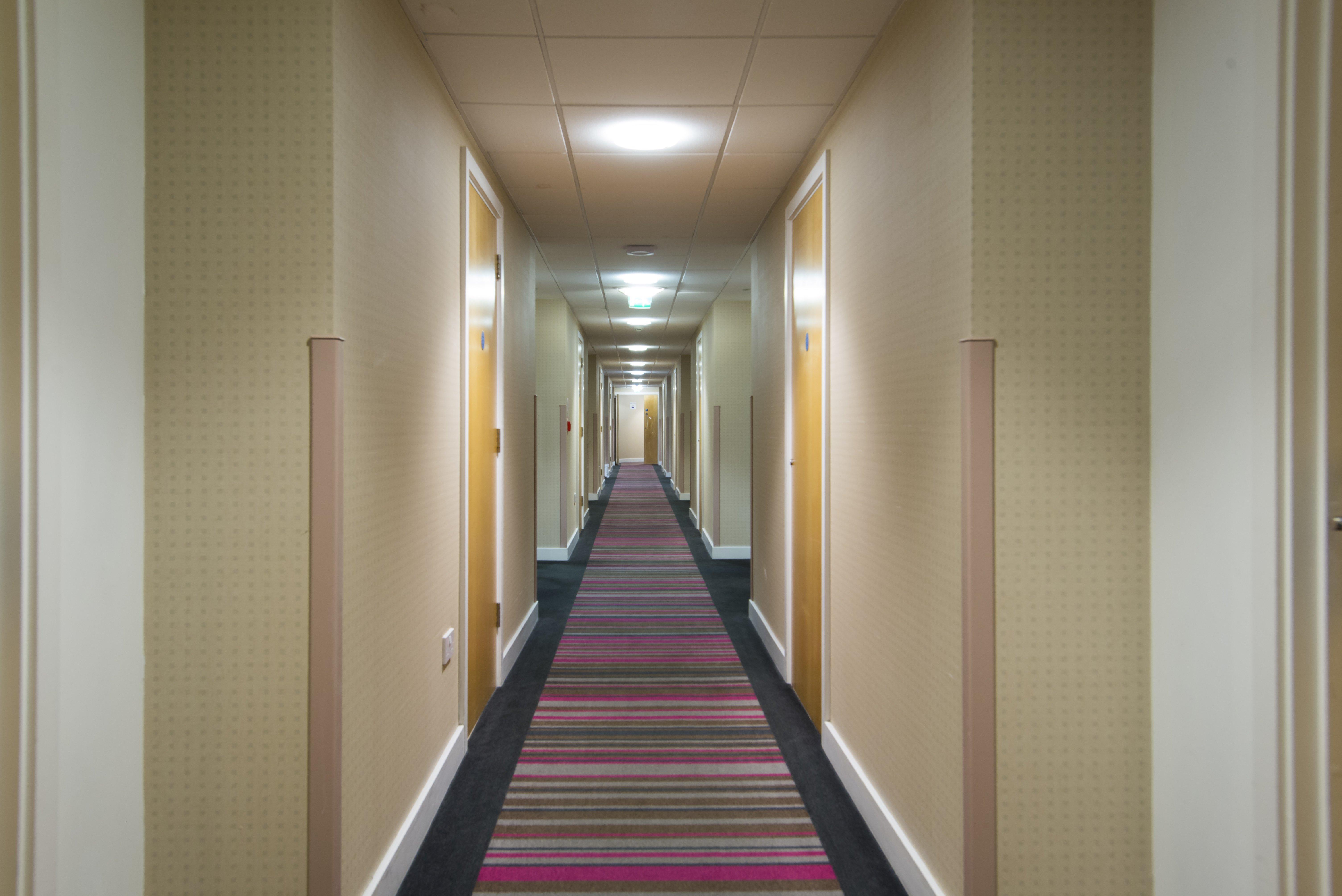 Holiday Inn Express London - Epsom Downs By Ihg Exteriör bild