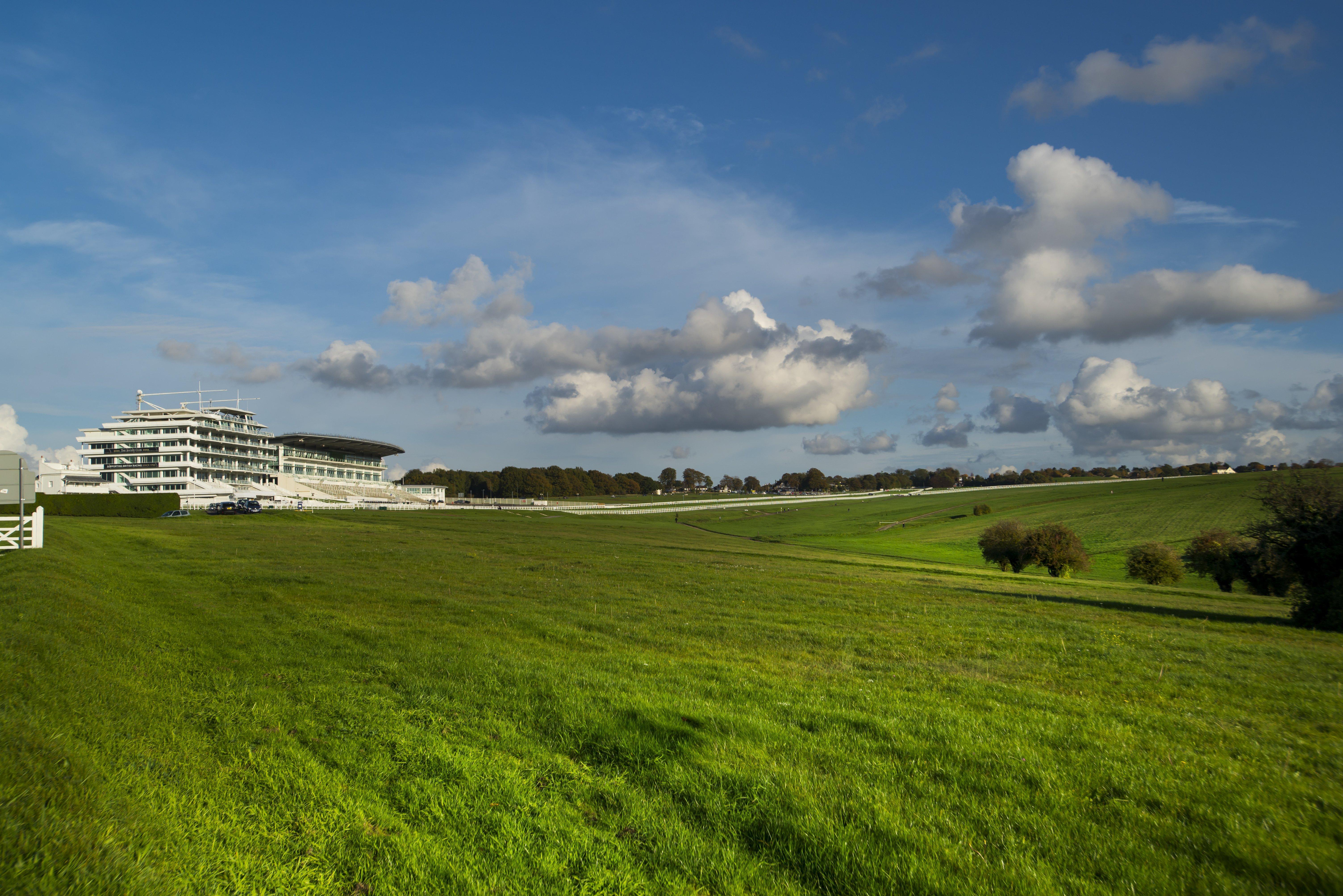 Holiday Inn Express London - Epsom Downs By Ihg Exteriör bild