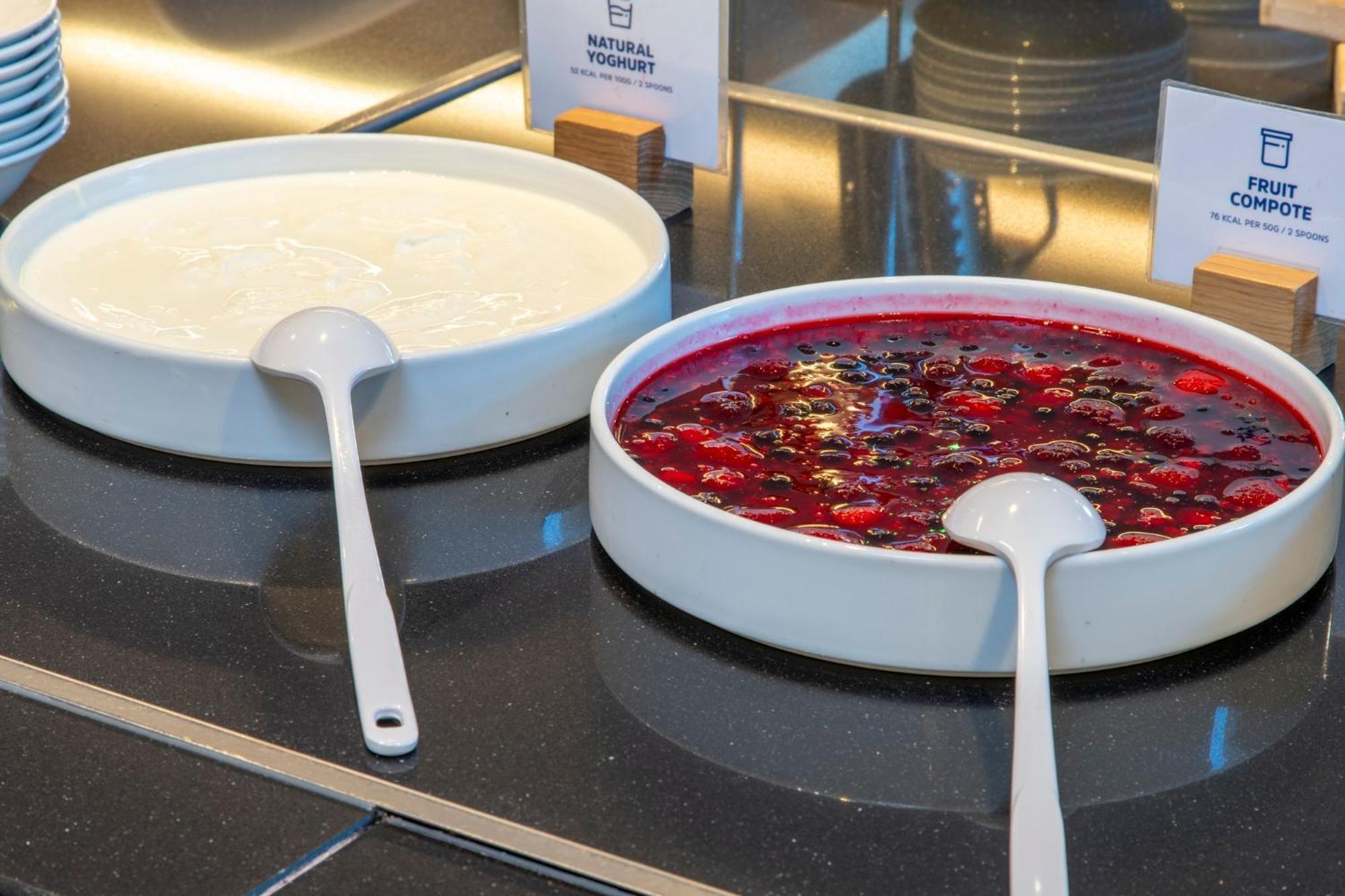 Holiday Inn Express London - Epsom Downs By Ihg Exteriör bild